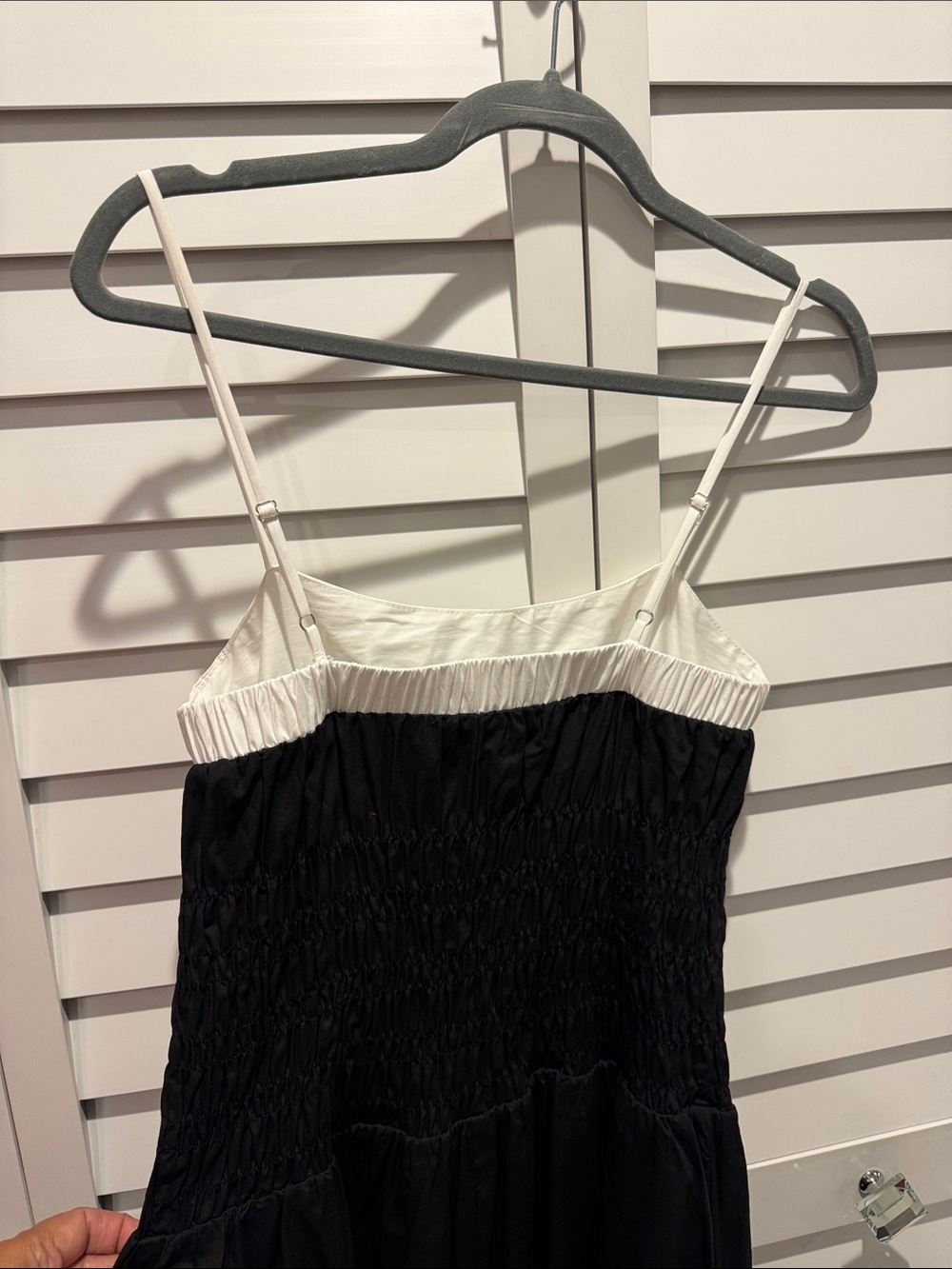 Moon River NWT Black smocked Midi Dress with White Trim & adjustable straps. - Picture 7 of 12